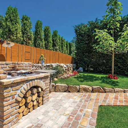 Stunning Home In Jurdani With Wifi Mucici Esterno foto