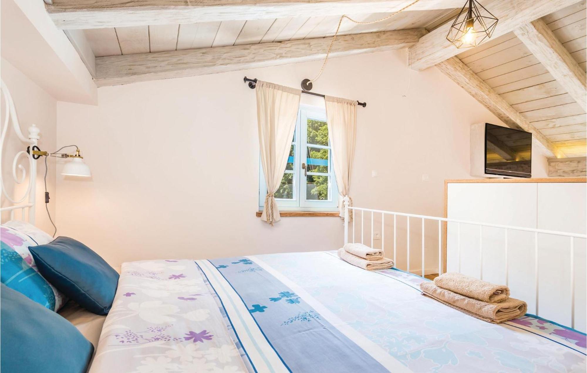 Stunning Home In Jurdani With Wifi Mucici Esterno foto