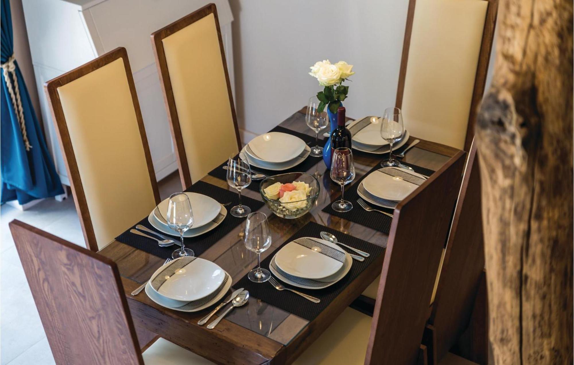 Stunning Home In Jurdani With Wifi Mucici Esterno foto