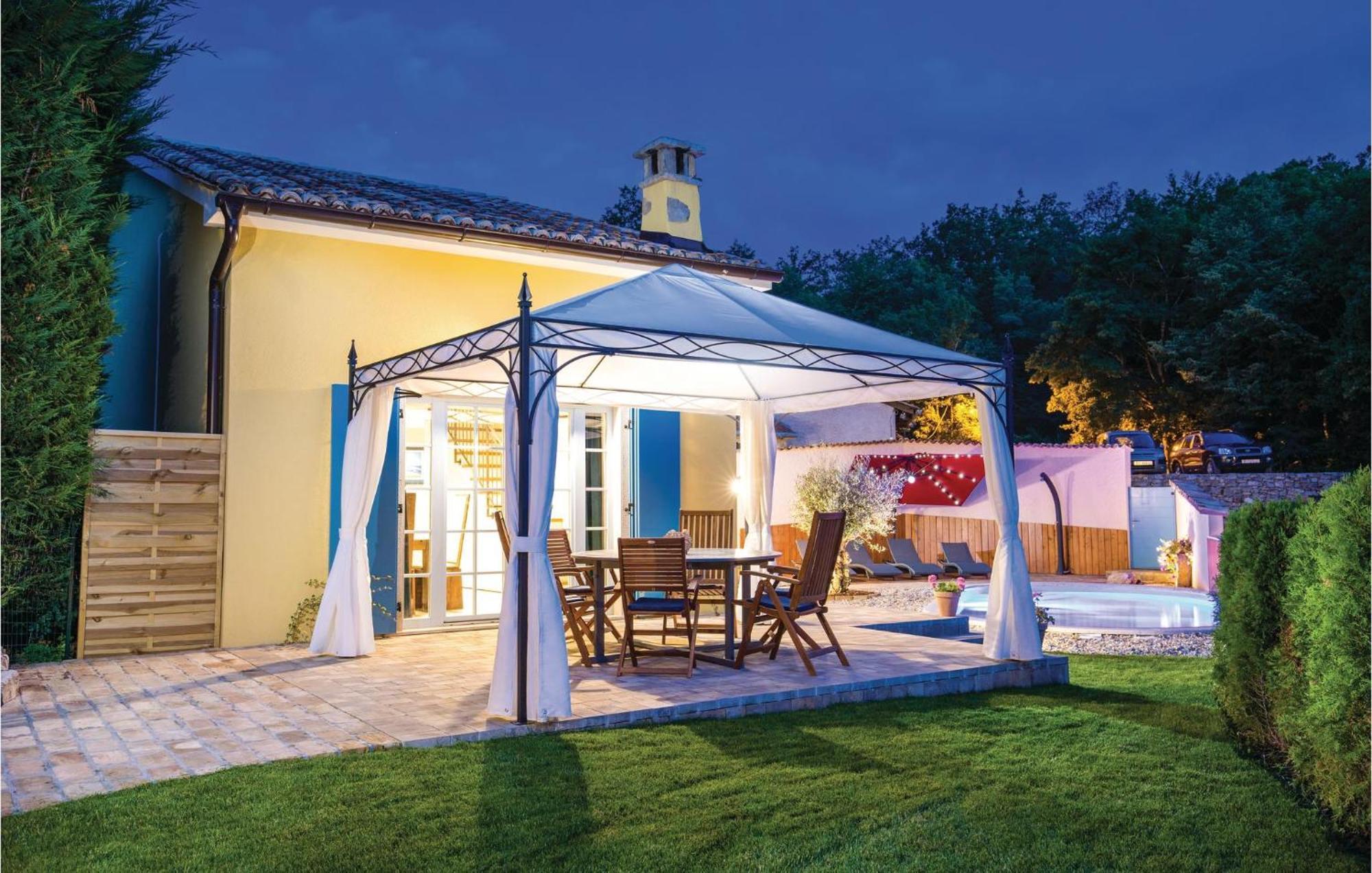 Stunning Home In Jurdani With Wifi Mucici Esterno foto