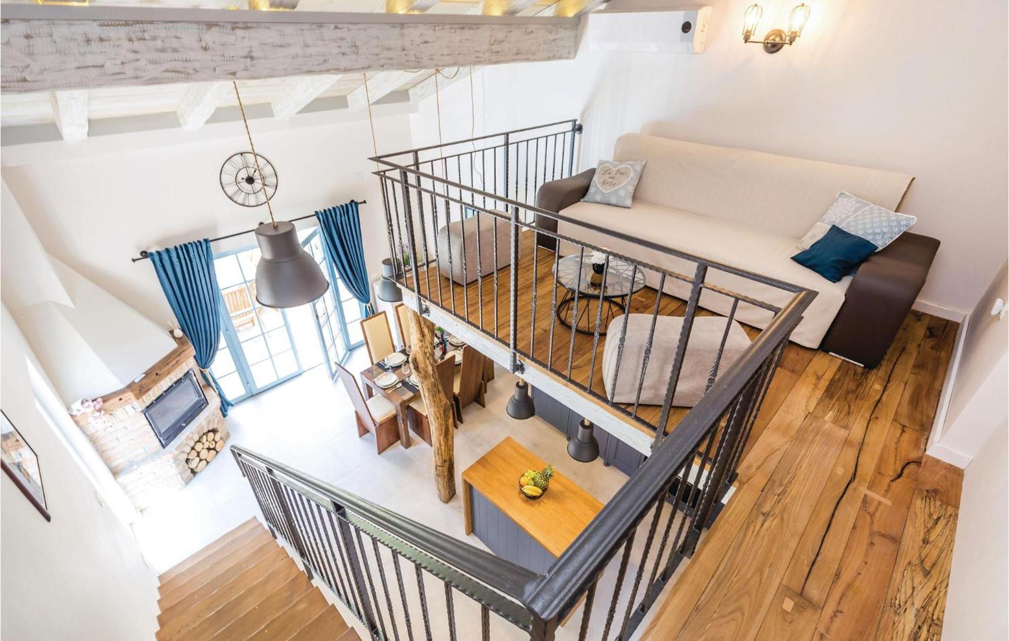 Stunning Home In Jurdani With Wifi Mucici Esterno foto