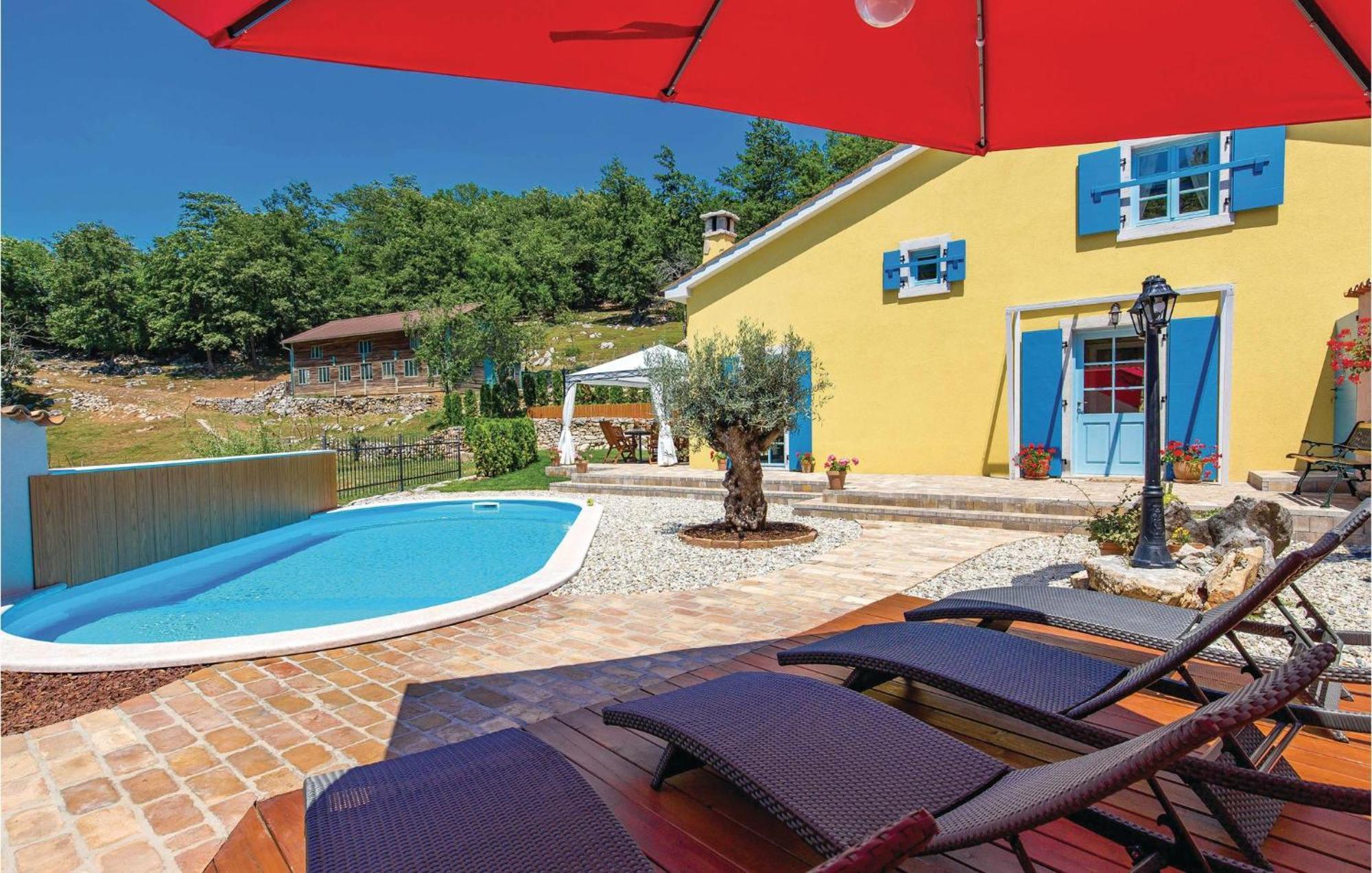 Stunning Home In Jurdani With Wifi Mucici Esterno foto