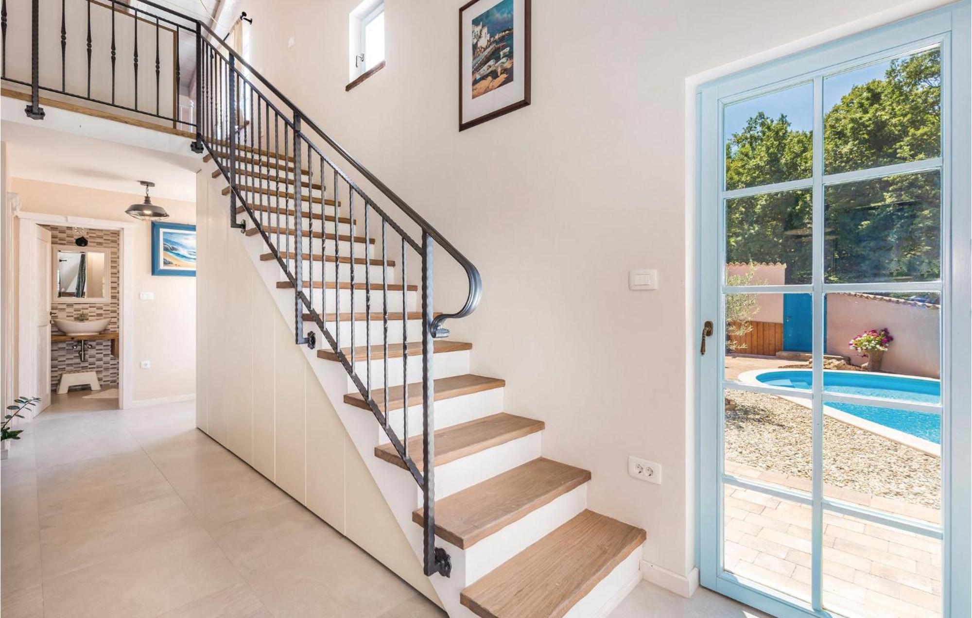 Stunning Home In Jurdani With Wifi Mucici Esterno foto