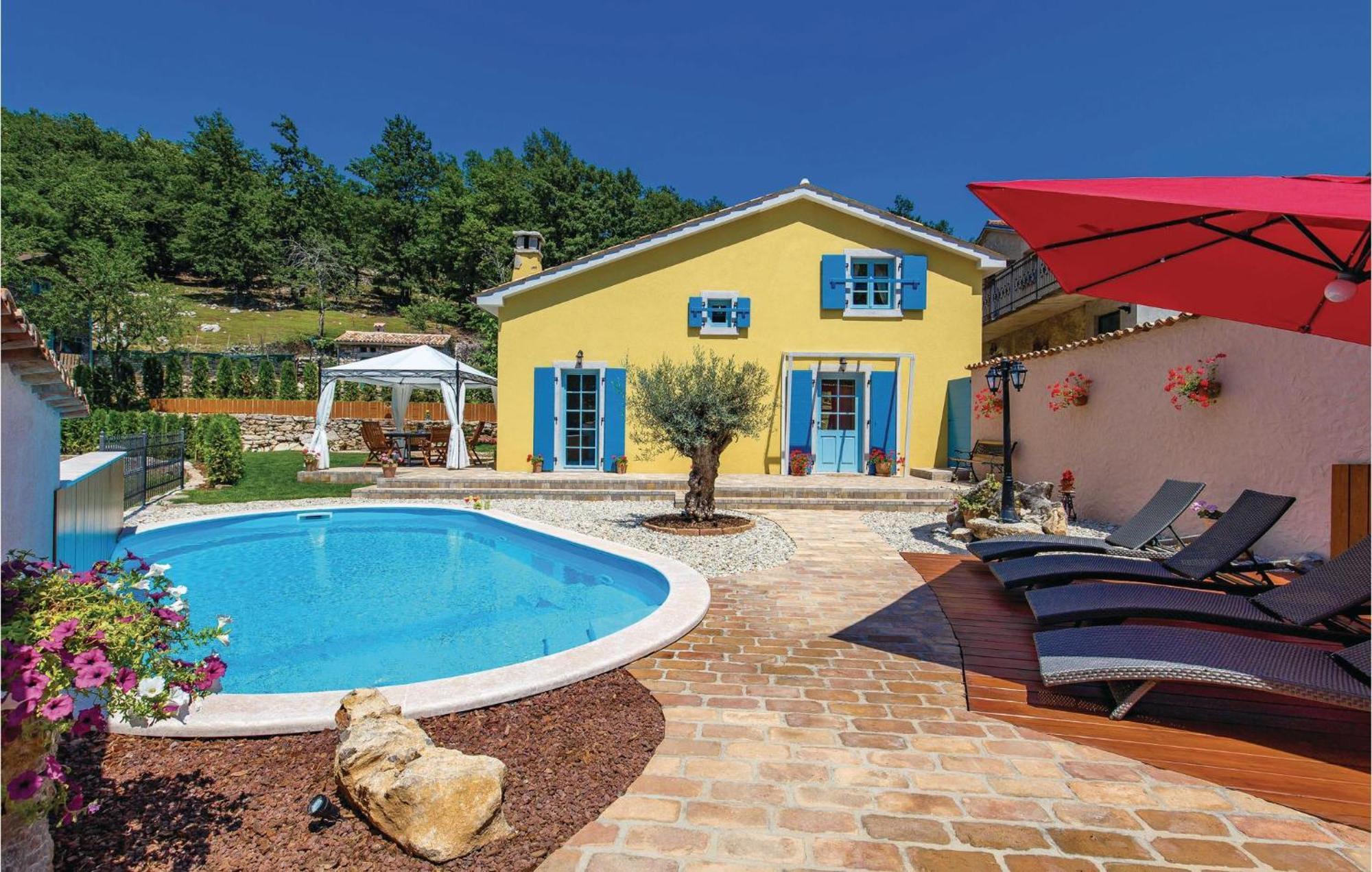 Stunning Home In Jurdani With Wifi Mucici Esterno foto