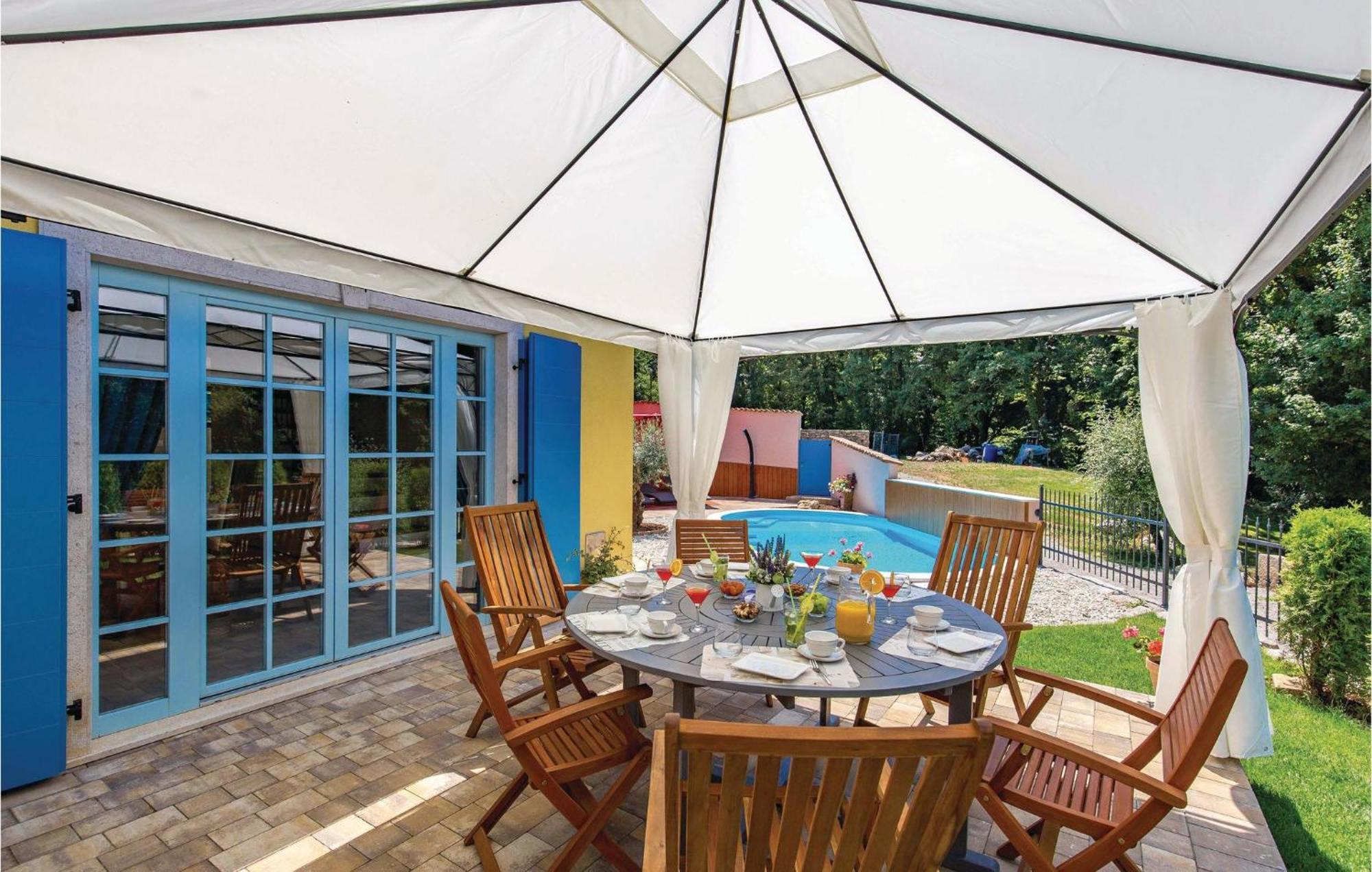 Stunning Home In Jurdani With Wifi Mucici Esterno foto