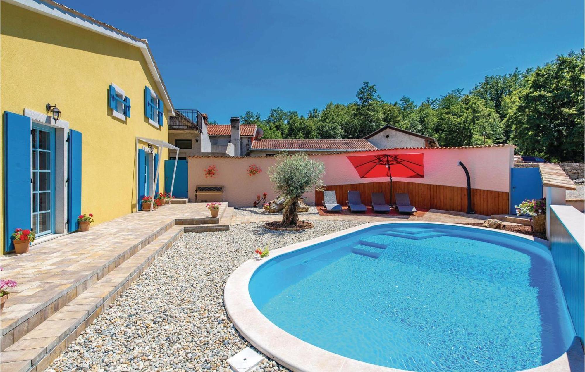 Stunning Home In Jurdani With Wifi Mucici Esterno foto