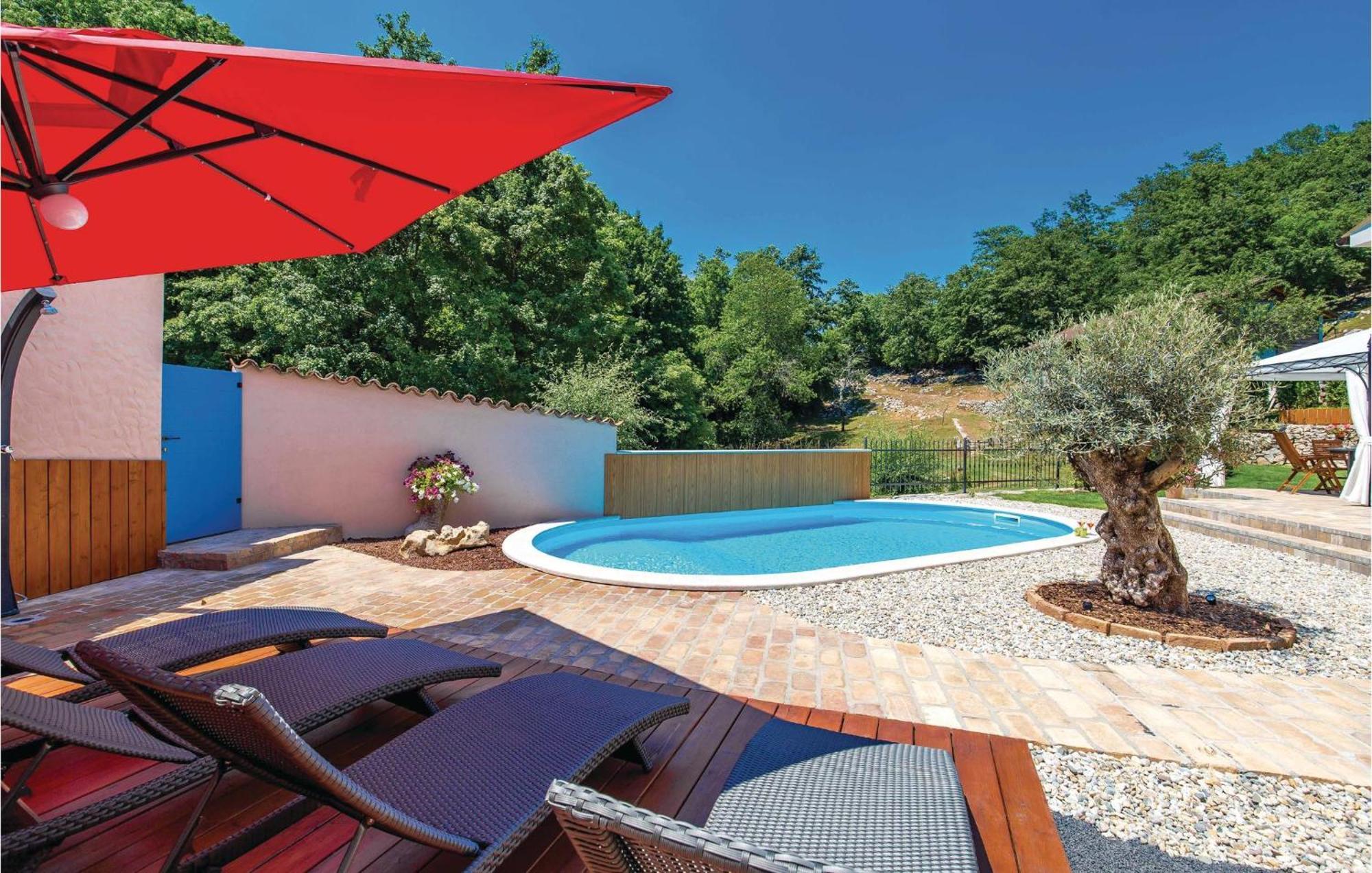 Stunning Home In Jurdani With Wifi Mucici Esterno foto