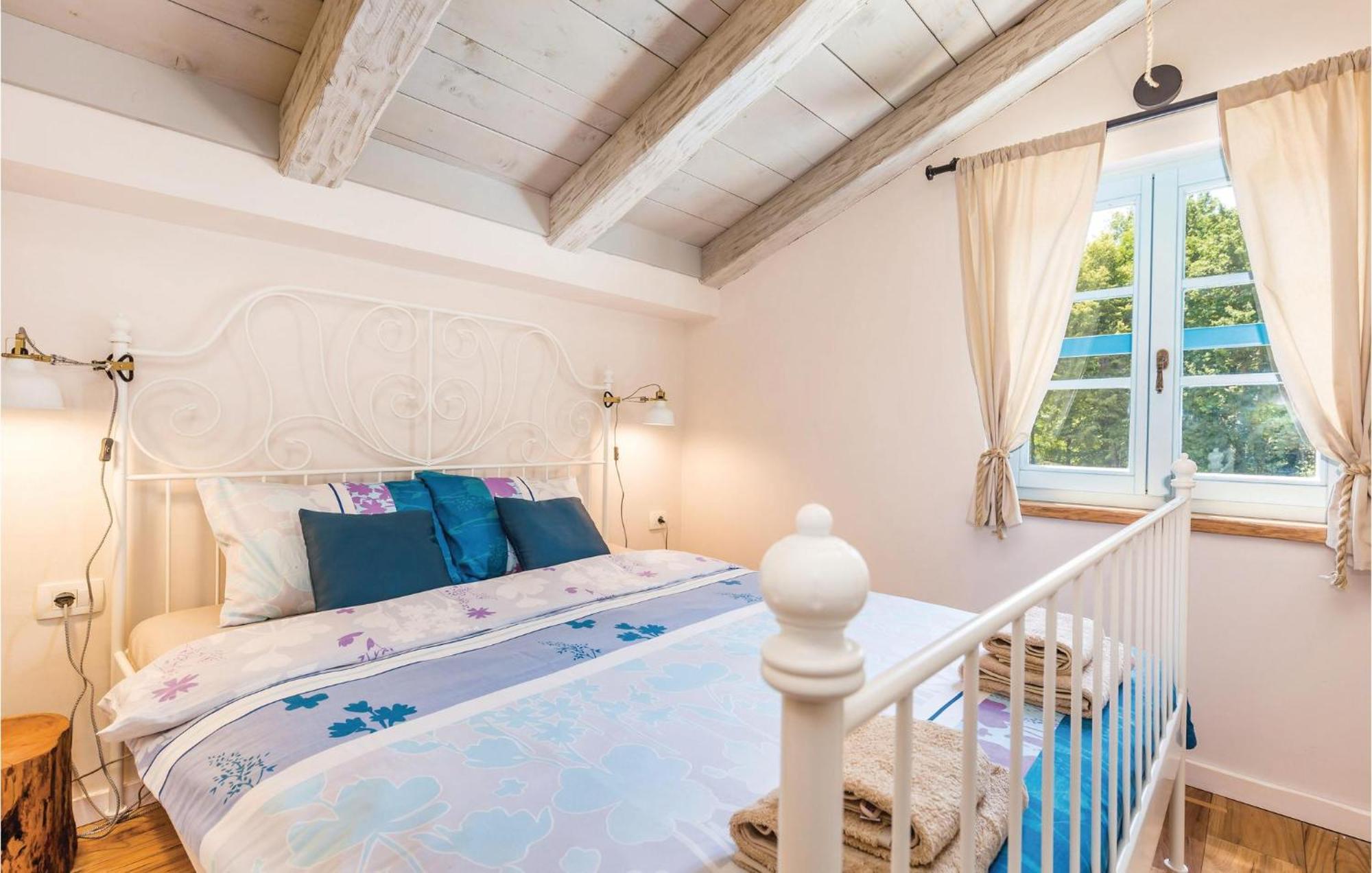 Stunning Home In Jurdani With Wifi Mucici Esterno foto